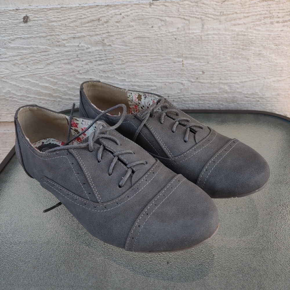 Nature Breeze Women's  Classic Oxford Color: Gra